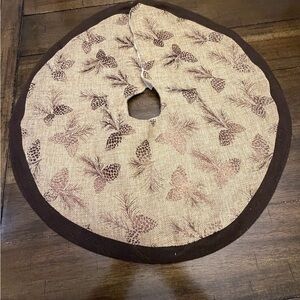 Pinecone Patterned Miniature Tree skirt